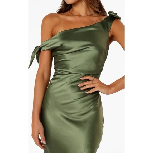 PETAL & PUP Selma One-Shoulder Satin Gown 💖NWT IN STORES💖 - Picture 4 of 4